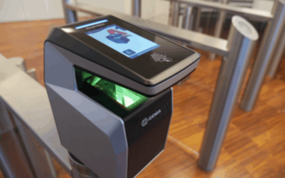 Beskontaktni biometrijski čitač otisaka prstiju